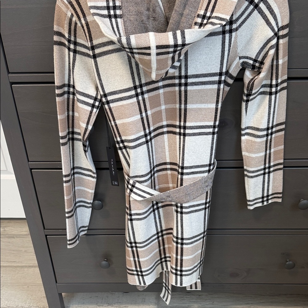 Tahari Beige Plaid Hooded Cardigan - Picture 4 of 4